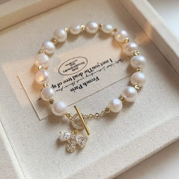 Jewelry - Freshwater Pearl Bee T-Bar Clasp Bracelet Elegant Statement Jewelry